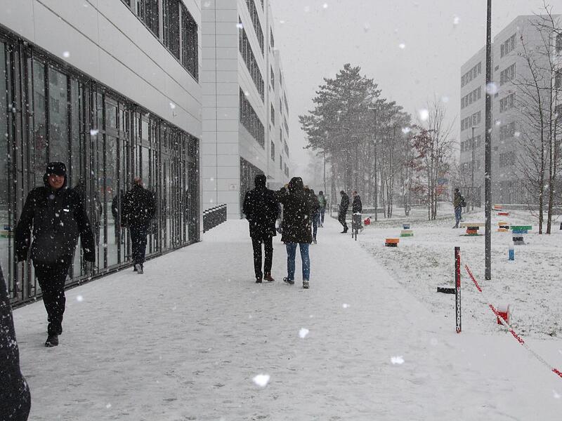 Vor zwei Jahren haben Siemens-Mitarbeiter die ersten B&uuml;ros auf dem Campus bezogen. Tags&uuml;ber herrscht hier reges Treiben.