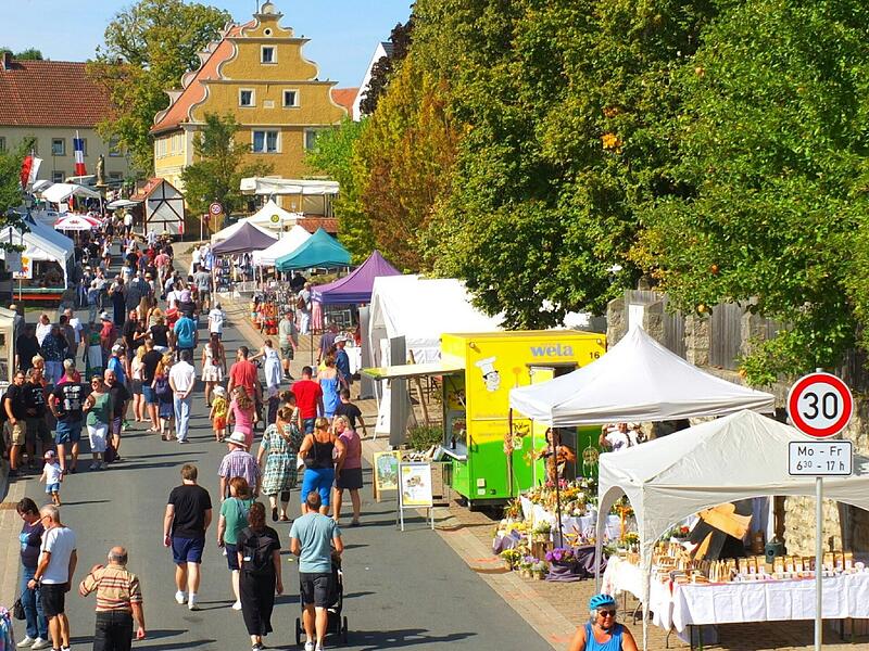 Beim Marktfest in Gaukönigshofen im Landkreis Würzburg gibt es Kullinarisches, Kunst und Kultur. Beim Marktfest in Gaukönigshofen im Landkreis Würzburg gibt es Kullinarisches, Kunst und Kultur. 