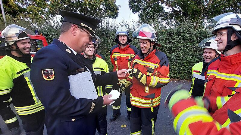 Die Freiwillige Feuerwehr h&auml;lt eine Leistungspr&uuml;fung ab.Forchheim & Fr&auml;nkische Schweiz