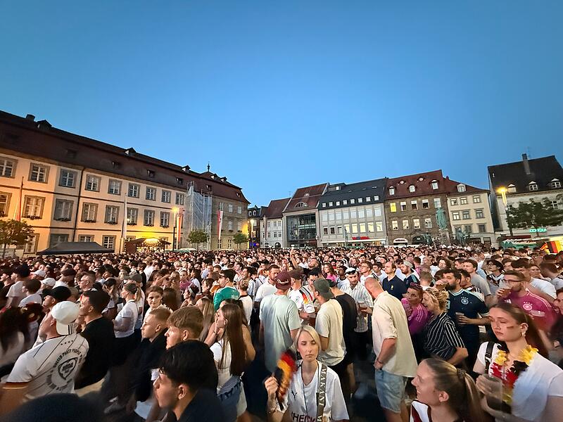 Radio-Bamberg-FanmeileWM-Stimmung auf dem Bamberger Maxplatz