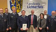 Seit 1. Januar ist Christian Kunstmann (4. v. l.) neuer Kreisbrandmeister. Mit ihm freuen sich über seine Ernennung (v. l.) Kreisbrandinspektor Oliver Schardt, Kreisbrandinspektor Michael Kannegießer, Kreisbrandrat Thilo Kraus, Landrat Christian M...
