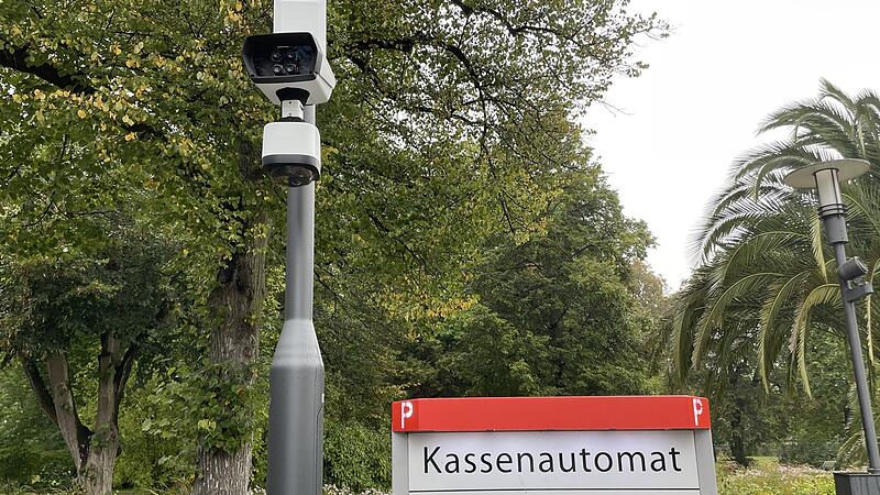 Allein in diesem Jahr hat die Staatsbad GmbH mehrere 10.000 Euro in neue Sicherheitskameras in den Kuranlagen investiert. Hier eine Kamera an der Zufahrt zur Spielbank.