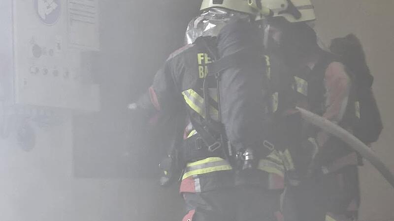 Supermarkt in Bad Staffelstein evakuiert: Feuerwehr bek&auml;mpft Rauchentwicklung