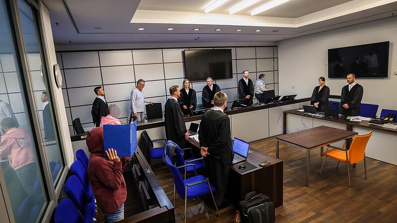 Prozessbeginn wegen Mordkomplott Prozessbeginn wegen Mordkomplott