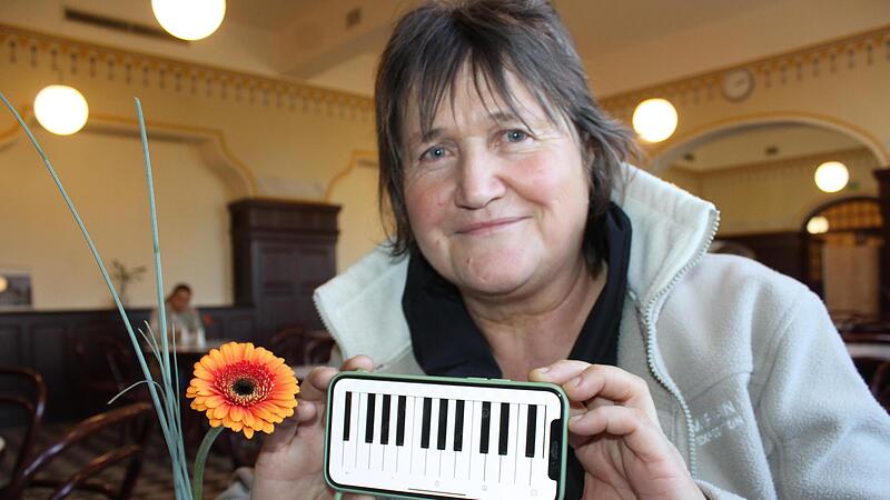 Eine Welt aus Musik durch Tasten möchte Annegret Hauptmann den Bewohnern des Pflegezentrums Eugeria ermöglichen. Darum suchte sie Spender.