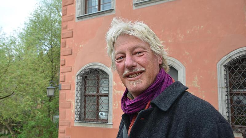 Stadtf&uuml;hrer Jan Diepen vor dem Schloss Geyersw&ouml;rth im April 2017