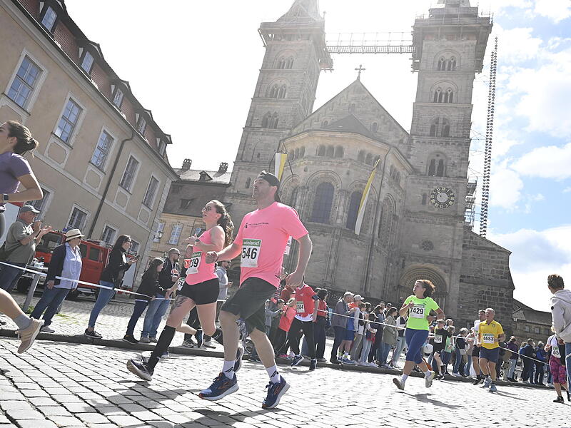 Weltkulturerbelauf 2025: 10,7 Kilometer durch Bamberg. Etwa 3700 Teilnehmer waren beim Wieland-Lauf am Start.