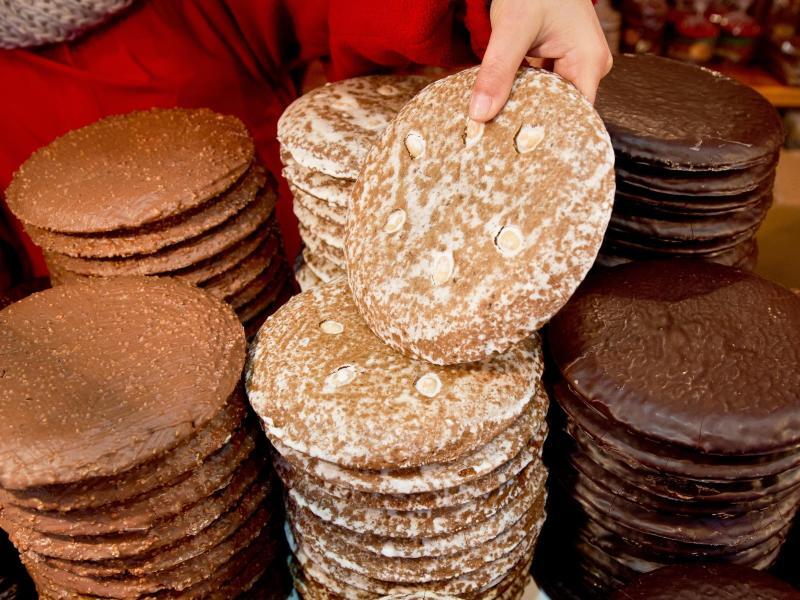 Elisen-Lebkuchen Sie sind einfach lecker: Elisen-Lebkuchen an einem Stand auf dem Nürnberger Christkindlesmarkt.