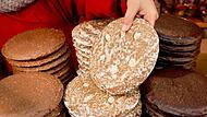Elisen-Lebkuchen Sie sind einfach lecker: Elisen-Lebkuchen an einem Stand auf dem Nürnberger Christkindlesmarkt.