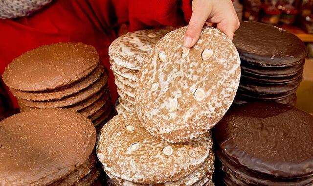Elisen-Lebkuchen Sie sind einfach lecker: Elisen-Lebkuchen an einem Stand auf dem Nürnberger Christkindlesmarkt.