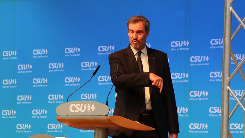 Markus S&ouml;der bei seiner Bezirks-Rede in Naila bei Hof in Oberfranken