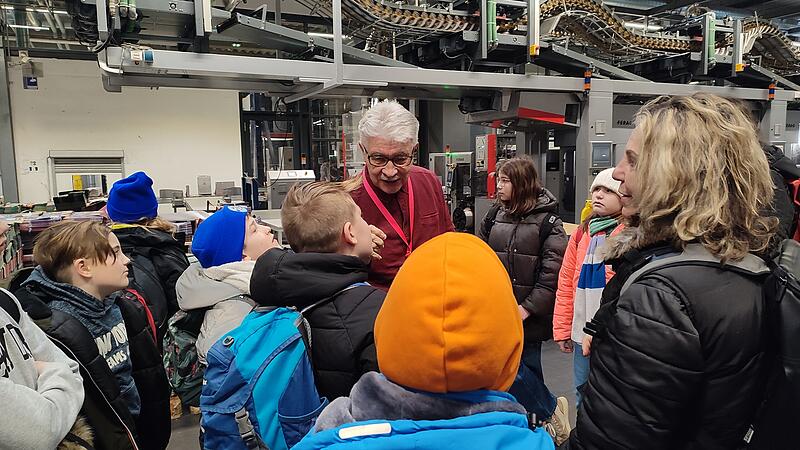 Die 3. Klasse der Von-Lerchenfeld-Schule bei der Druckereiführung.