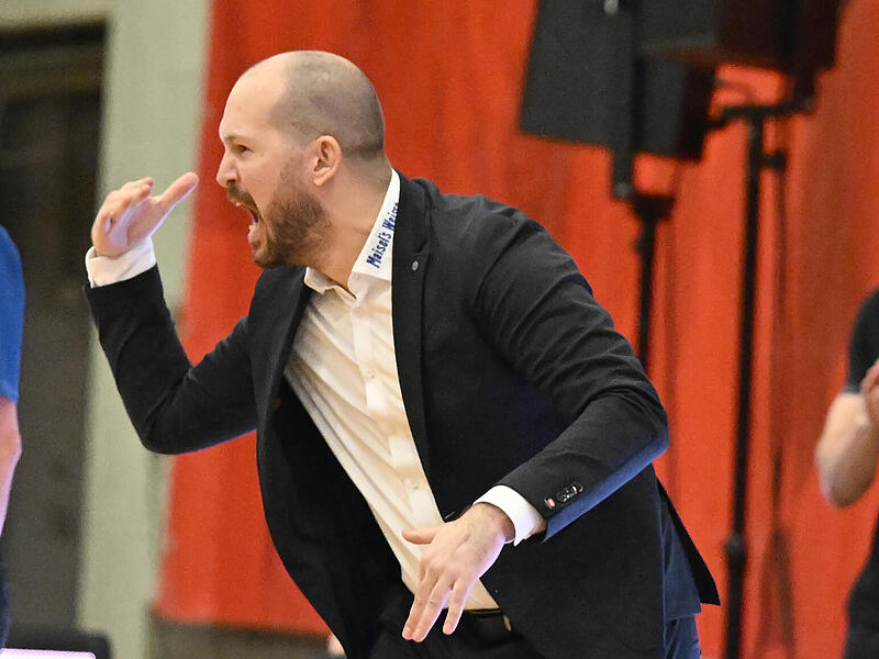 Sport Basketball  2. Bundesliga PROA Saison 2025 / 2026  01. Spieltag  am Samstag 27.09.2025 Spielort Sportzentrum Paderborn  Spielbeginn 19.30 h  Paderborn Baskets gegen BBC Bayreuth Halbzeitstand 46:52 Endstand 73:94 Florian Wedell Trainer