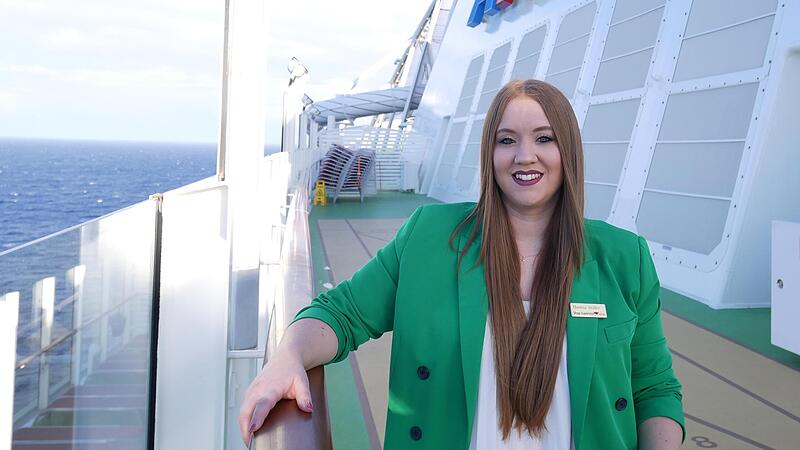 Theresa M&uuml;ller genie&szlig;t das Meer und arbeitet gerne auf der Aida Nova.