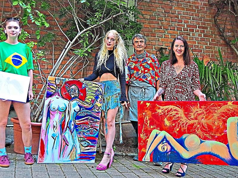 Sofia, „Alice“, Martin Ludwig und „Angschy“ freuen sich über ihre erste gemeinsame Ausstellung.Heike Schülein Sofia, „Alice“, Martin Ludwig und „Angschy“ freuen sich über ihre erste gemeinsame Ausstellung.Heike Schülein