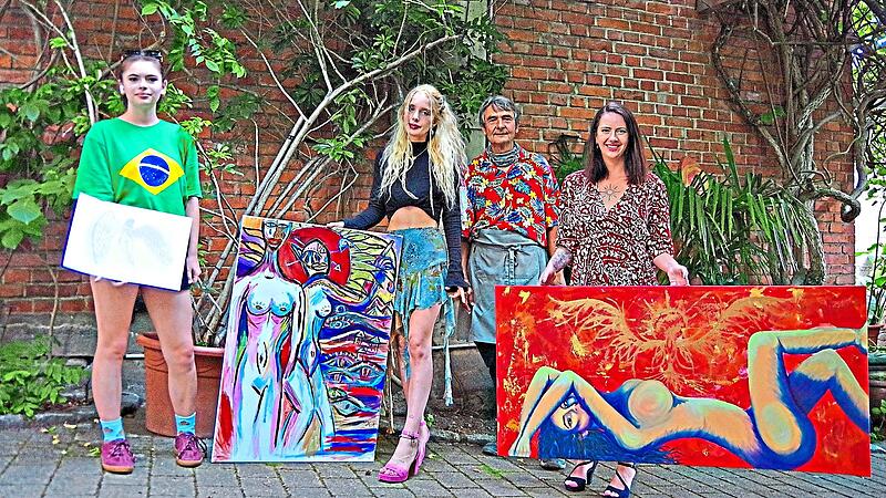 Sofia, „Alice“, Martin Ludwig und „Angschy“ freuen sich über ihre erste gemeinsame Ausstellung.Heike Schülein Sofia, „Alice“, Martin Ludwig und „Angschy“ freuen sich über ihre erste gemeinsame Ausstellung.Heike Schülein