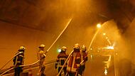 Die Freiwilligen Feuerwehren aus Eltmann, Ebelsbach, Knetzgau und Sand sind für den Tunnel Schwarzer Berg zuständig und üben regelmäßig den Ernstfall vor Ort.
