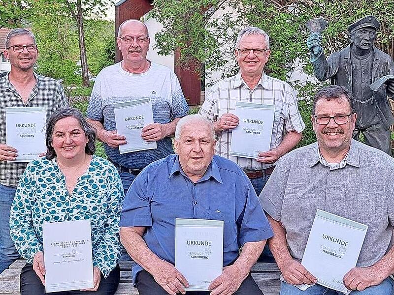 Das Foto zeigt (stehend von links): Michael Katzenberger, Udo Kaiser und Stefan S&ouml;der sowie (sitzend, von links) B&uuml;rgermeisterin Sonja Reubelt, Siegfried S&ouml;der und Erwin Voll.