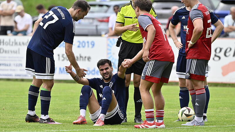 Aykut Civelek (am Boden) ist nach Gelbsperre wieder beim TSV Mönchröden an Bord. Aykut Civelek (am Boden) ist nach Gelbsperre wieder beim TSV Mönchröden an Bord.