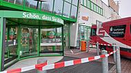 Unbekannte haben in der Nacht auf Freitag in Forchheim zwei Geldautomaten gesprengt. Die Polizei sucht nun nach Zeugen und bittet um Hinweise.