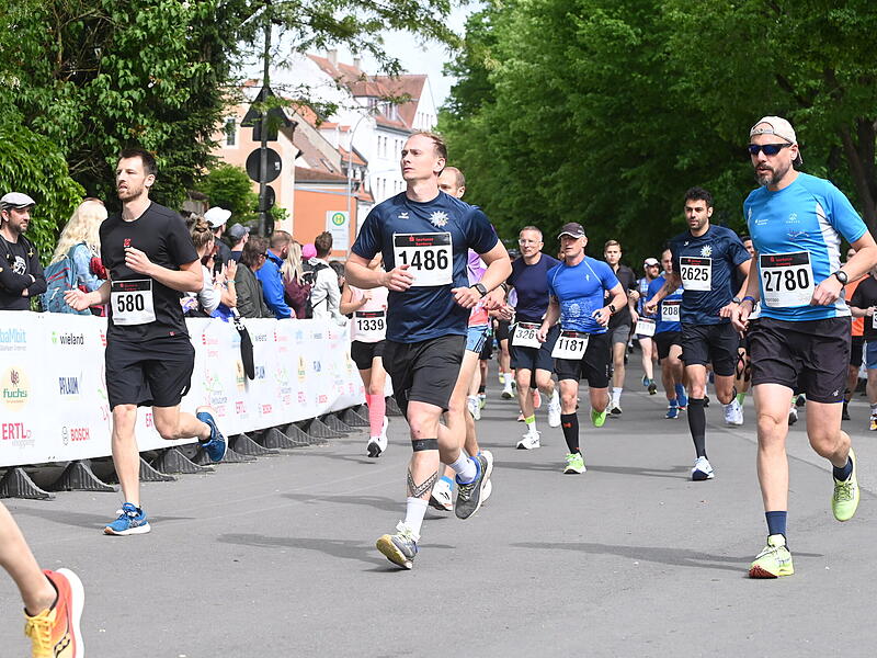 Weltkulturerbelauf 2025: Rund 3700 Athletinnen und Athleten nahmen de Halbmarathon, den Sparkassen-Lauf, in Angriff.