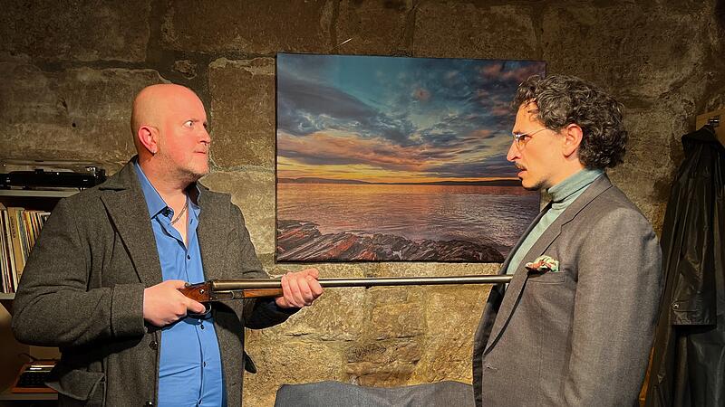 Arnd R&uuml;hlmann (l.) und Martin Habermeyer in Eric-Emmanuel Schmitts Drama &bdquo;Enigma&ldquo; im Nana-Theater in Bamberg