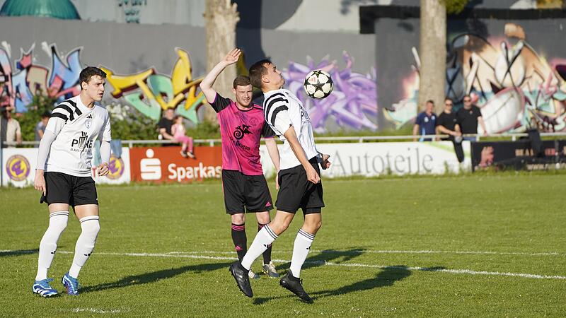 Nick Beichel (am Ball) Mönchröden