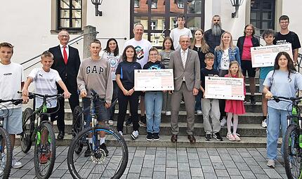 Auf gro&szlig;es Interesse stie&szlig; das Schulradeln im vergangenen Jahr. Das Bild entstand bei der Siegerehrung.