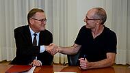 John von D&uuml;ffel (r.) und der Bamberger Oberb&uuml;rgermeister Andreas Starke freuen sich auf die Zusammenarbeit