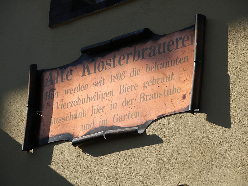 Strahlender Sonnenschein, aber nur niedrige Plusgrade erwartete die L&auml;ufer beim 19. Obermain-Marathon rund um Bad Staffelstein. Die Marathon-Strecke f&uuml;hrte wieder an den beiden Wahrzeichen der Kurstadt, dem Kloster Banz und der Basilika Vierzehnheiligen vorbei.