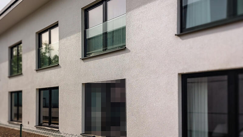 Auch durch dieses Hotelfenster sollen M&auml;nner eingestiegen sein, um die "Dame ihrer Wahl" zu besuchen.