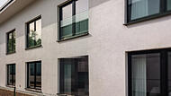 Auch durch dieses Hotelfenster sollen Männer eingestiegen sein, um die "Dame ihrer Wahl" zu besuchen.