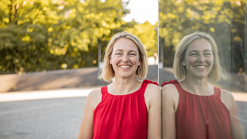 Yvonne Schneider Eine Frau, zwei Aufgaben: Die Bambergerin Yvonne Schneider hat drei Jahre lang den schwierigen Spagat zwischen ihrem Job und der Pflege eines Angehörigen gemeistert.