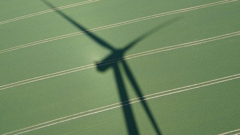 Die Windkraft wirft ihre Schatten voraus.Forchheim & Fr&auml;nkische Schweiz