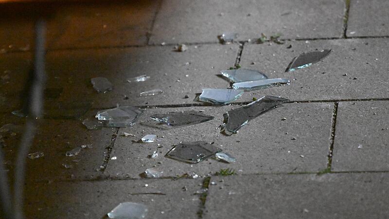 Vorfall an iraelischem Restaurant - Fenster beschädigt Vorfall an iraelischem Restaurant - Fenster beschädigt