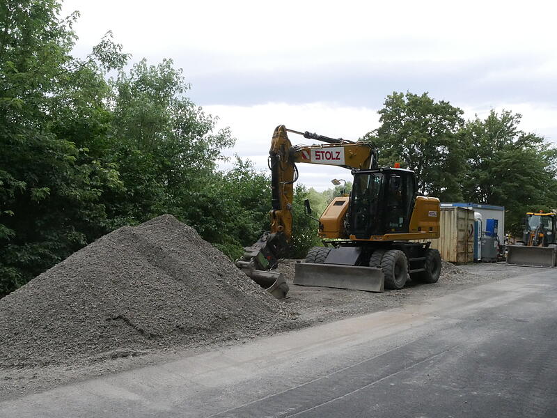 Die Bauarbeiten an der Stra&szlig;e In der Au haben schon begonnen.