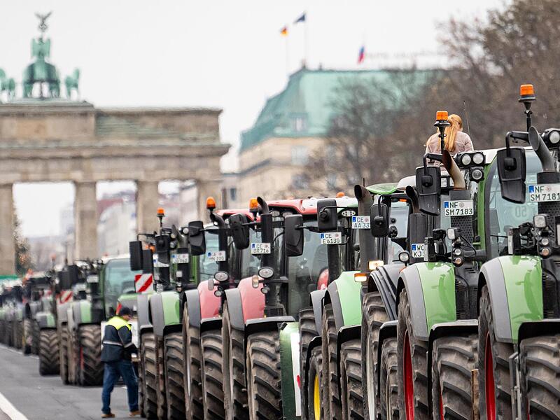 Tausende Landwirte nahmen am 18. Dezember mit Traktoren an einer Demonstration des Deutschen Bauernverbandes in Berlin teil, darunter auch welche aus den Landkreisen Bad Kissingen und Rhön-Grabfeld.