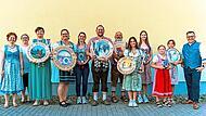 Zweite Vorsitzende Vanessa Müller, Vorsitzende Stefanie Pleithner, Leonie Winkler, Antje Heinrich, Carina Seiferth, Thomas Schirmer, Peter Rösch, Lilija Reuther, Lenja Nitschke, Amelie Häfner, Mila, Bürgermeister Rainer Strobel. Stefanie Küfner Zweite Vorsitzende Vanessa Müller, Vorsitzende Stefanie Pleithner, Leonie Winkler, Antje Heinrich, Carina Seiferth, Thomas Schirmer, Peter Rösch, Lilija Reuther, Lenja Nitschke, Amelie Häfner, Mila, Bürgermeister Rainer Strobel. Stefanie Küfner
