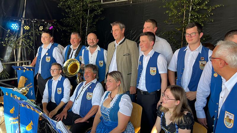 Sogar Ministerpr&auml;sident Markus S&ouml;der stand schon mit der Blaskapelle Niedermirsberg auf der B&uuml;hne.