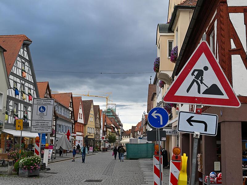 Paradeplatz, Rathaus und Straßensperrungen: Forchheim ist Baustellen-Stadt.Forchheim & Fränkische Schweiz Paradeplatz, Rathaus und Straßensperrungen: Forchheim ist Baustellen-Stadt.Forchheim & Fränkische Schweiz