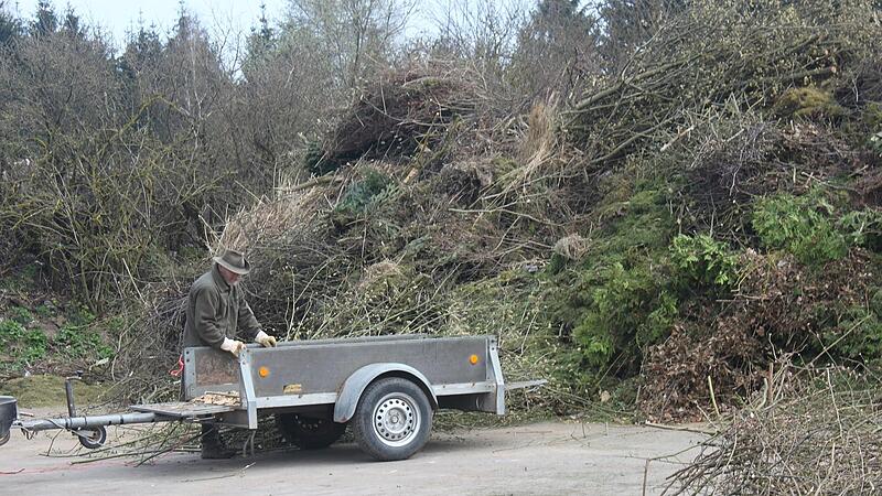 Am Montag war auf der Kompostierungsanlage in Katschenreuth richtig was los - dabei war doch Ostern... Am Montag war auf der Kompostierungsanlage in Katschenreuth richtig was los - dabei war doch Ostern...