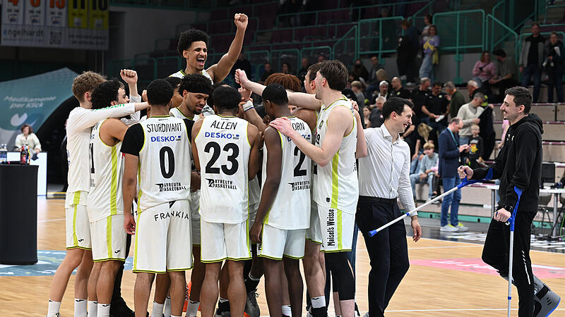 Sport Basketball 2. Bundesliga PROA Saison 2025 / 2026 30. Spieltag am Samstag 04.04.2026 Spielbeginn 19.00 h Spielort Bayreuth Oberfrankenhalle BBC Bayreuth gegen Eisbären Bremerhaven Halbzeitergebnis 43:49 Endstand 91:86 Spielende Mannschaft Jube Sport Basketball 2. Bundesliga PROA Saison 2025 / 2026 30. Spieltag am Samstag 04.04.2026 Spielbeginn 19.00 h Spielort Bayreuth Oberfrankenhalle BBC Bayreuth gegen Eisbären Bremerhaven Halbzeitergebnis 43:49 Endstand 91:86 Spielende Mannschaft Jube