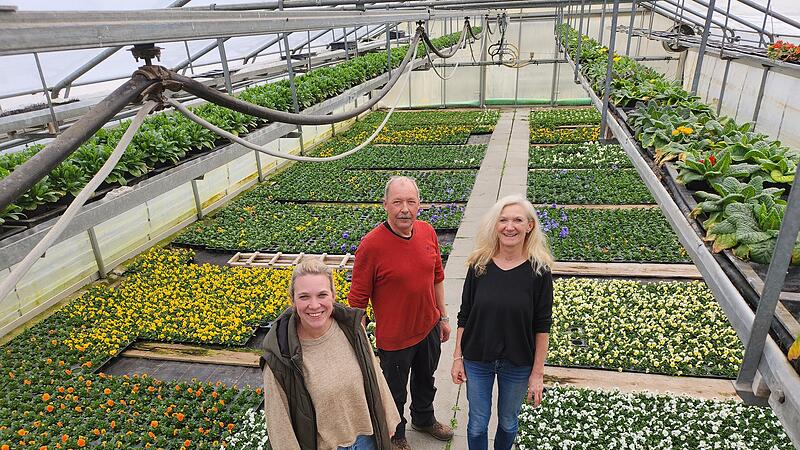 Lisa, Thomas und Ruth Sch&auml;fer leiten in dritter Generation die G&auml;rtnerei Sch&auml;fer.