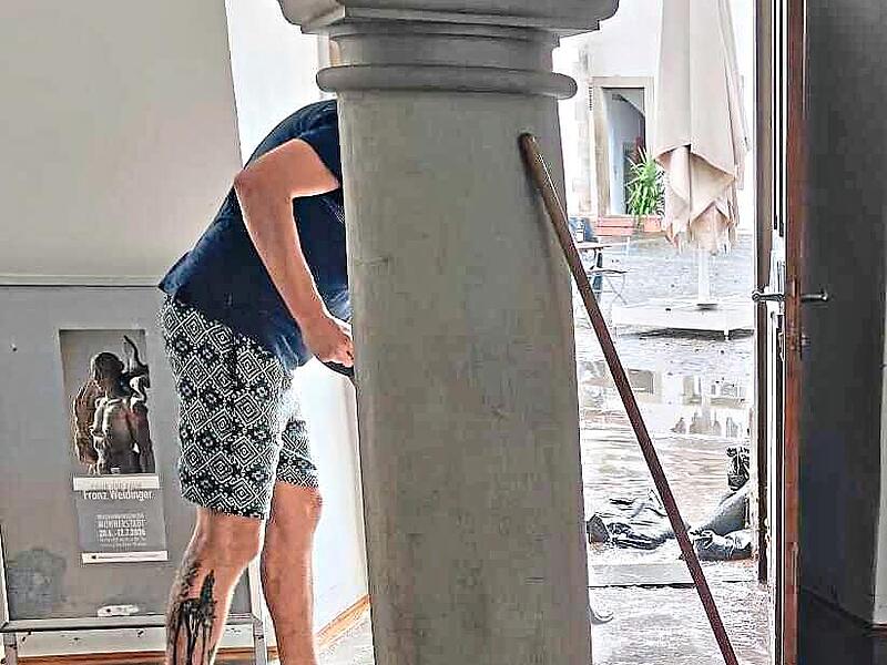 Im Schloss ist &uuml;berall Wasser.Ellen M&uuml;tzel