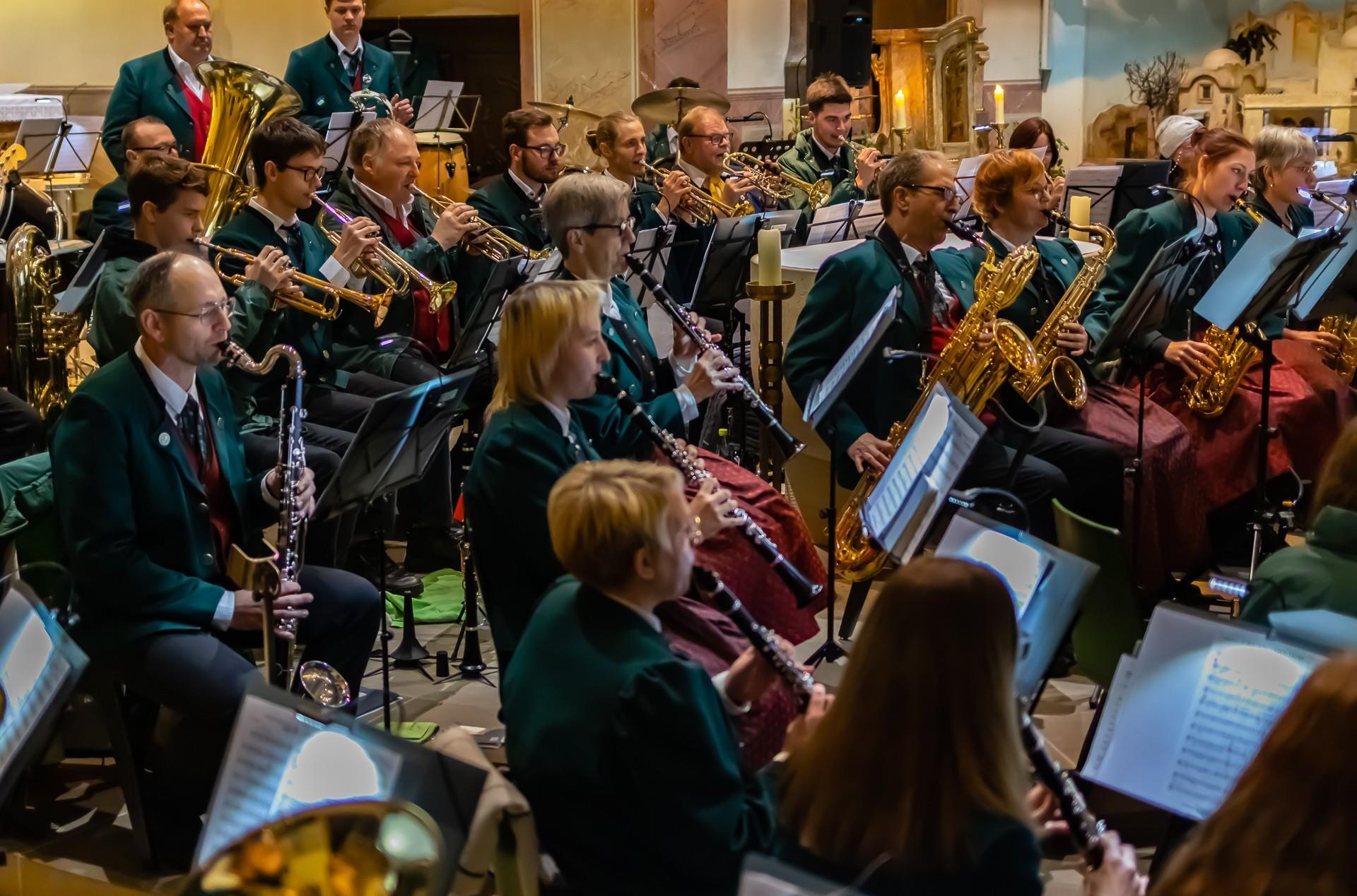 sie-haben-gefehlt-in-knetzgau-musiker-erstrahlen-mit-ihrem-k-nnen