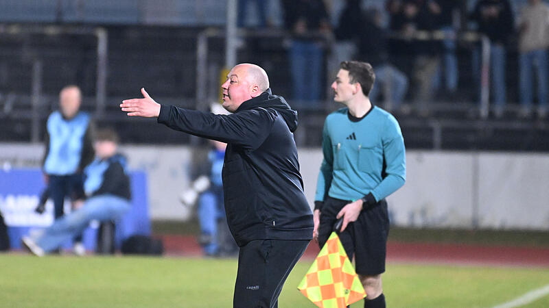 Sport Fu&szlig;ball Saison 2025 / 2026  Regionalliga Bayern  22. Spieltag  am Freitag 06.03.2026  Spielort  Bayreuth Hans-Walter-Wild-Stadion  Spielbeginn 19.00 h  SpVgg Bayreuth  gegen FC Bayern M&uuml;nchen II   Halbzeitergebnis  2:0 Endstand 2:1 Lukas Kling Tra