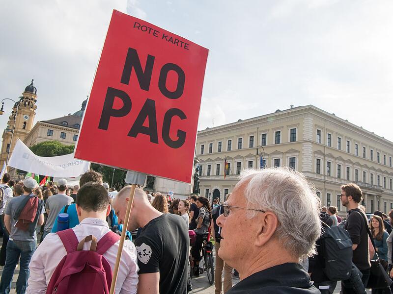 Bundesverfassungsgericht prüft Bayerns Polizeigesetz Bundesverfassungsgericht prüft Bayerns Polizeigesetz