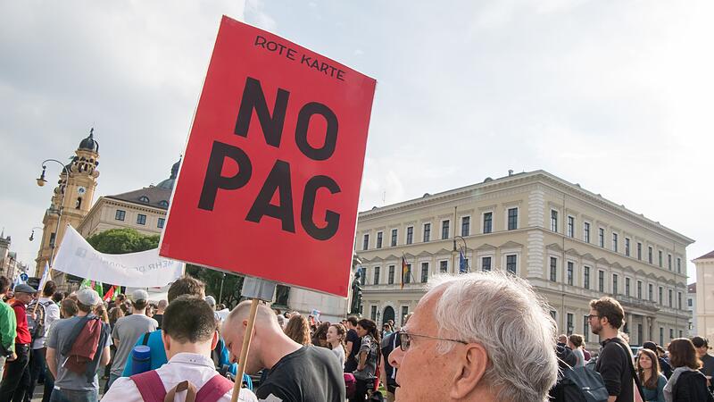 Bundesverfassungsgericht prüft Bayerns Polizeigesetz Bundesverfassungsgericht prüft Bayerns Polizeigesetz