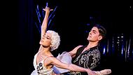 Ballettdirektor Mark McClain brachte „Das Märchen vom Schwanensee“ als Kinderballett in Coburg auf die Bühne in der Reithalle. Ballettdirektor Mark McClain brachte „Das Märchen vom Schwanensee“ als Kinderballett in Coburg auf die Bühne in der Reithalle.