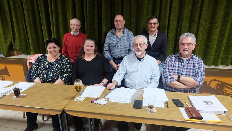 Der neugewählte Vorstand der Trachtenkapelle Theinfeld (hinten v.l.) Oskar Bretscher, Hubertur Geier, Jürgen Schleier, (vorne): Katja Wirsing, Vorsitzende Marion Beck, Dirigent Pius Ziegler und Norbert Geier.